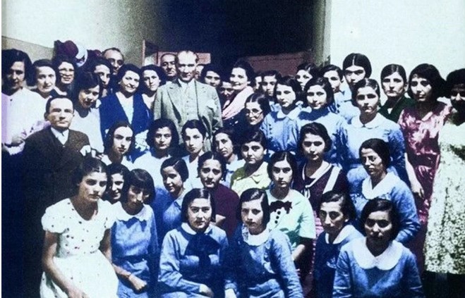 Atatürk’ün Türk Kadınını Yücelten 15 Unutulmaz Sözü