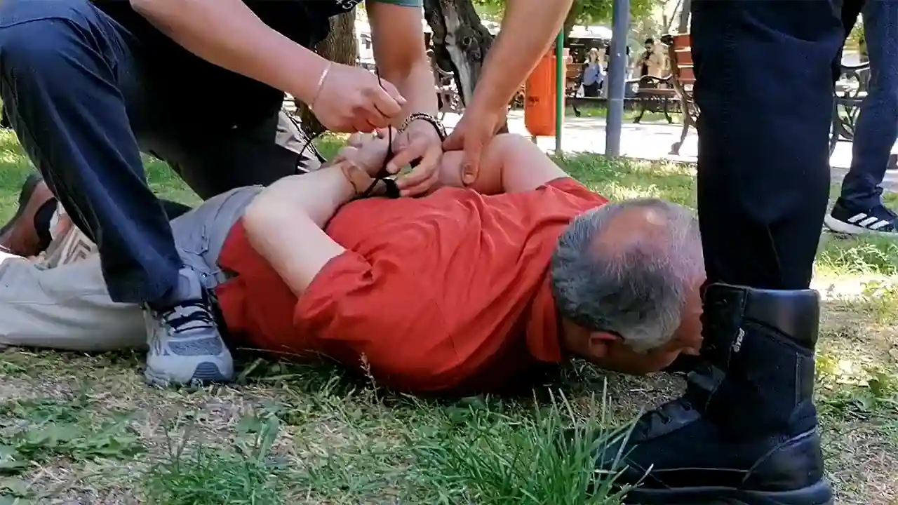 Eğitim-Sen Genel Başkanı Kemal Irmak’ın ters kelepçeyle gözaltına alınmasının yankıları sürüyor