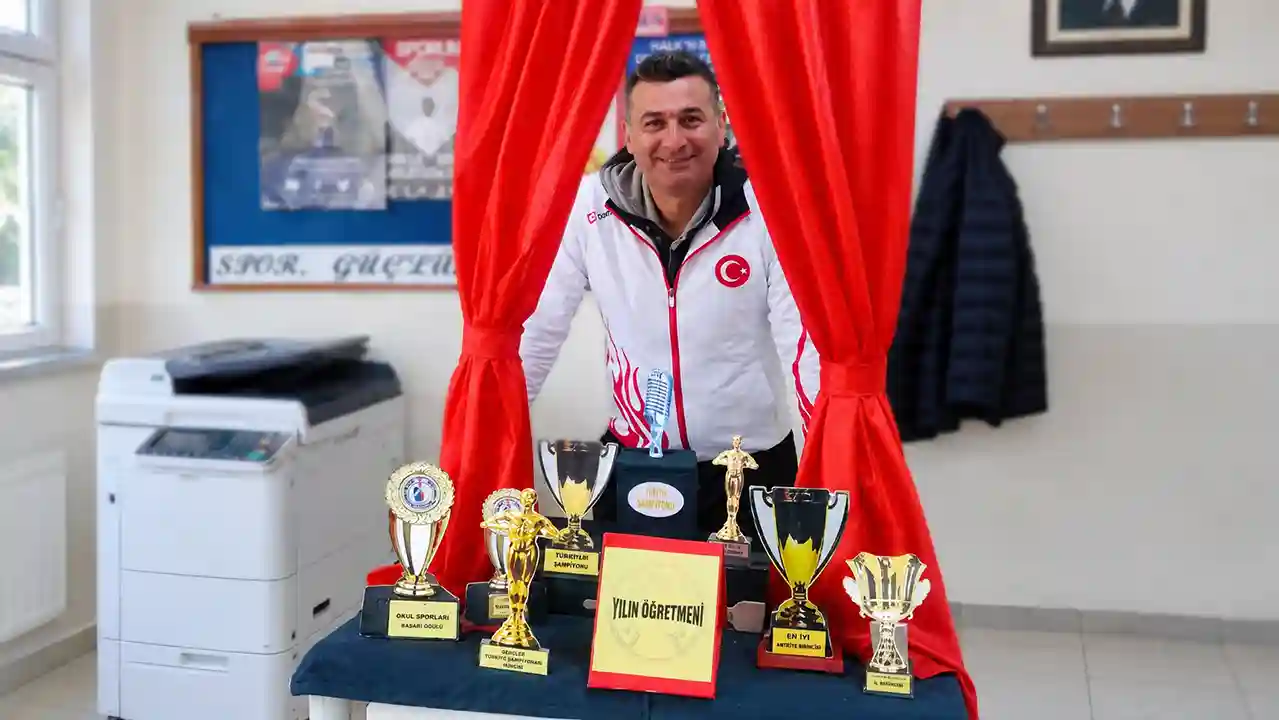 Okula Giderken Gözaltına Alınan Öğretmen 8 Yıllık Hukuk Mücadelesini Kazandı