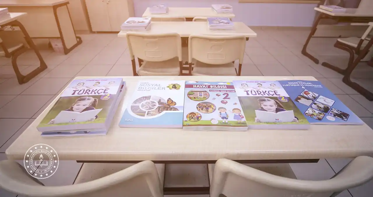 Özel okulların ücretsiz ders kitaplarını kullanmadan hurda kağıt olarak satmasına inceleme