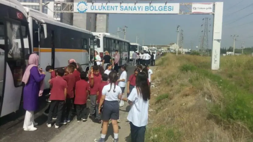 İzmir'de Teknofest'e ulaşım çilesi: Öğrenciler saatlerce yol kenarında bekletildi