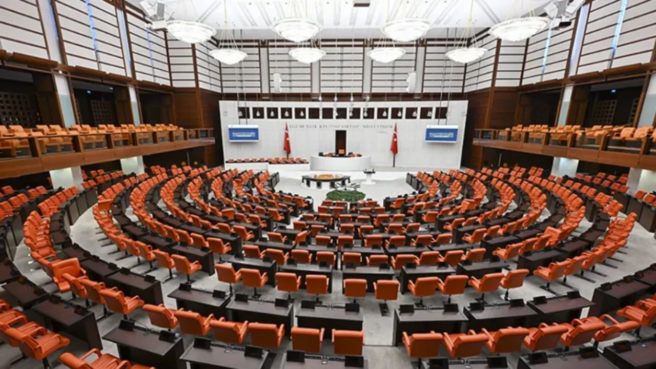 Memurlara Yılda İki Kez Net Asgari Ücret Tutarında İkramiye Teklifi Meclis Gündeminde